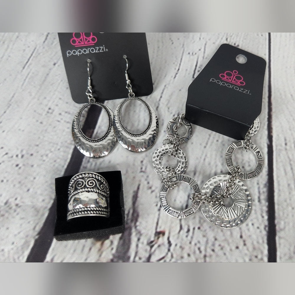 Paparazzi Silver Hammered Set
